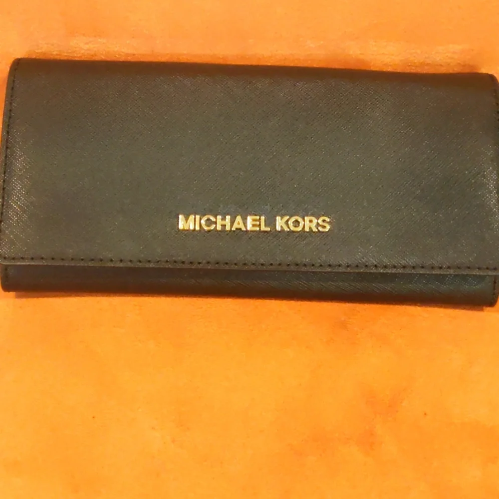 Michael Kors Jet Set travel wallet - Picture 1 of 4